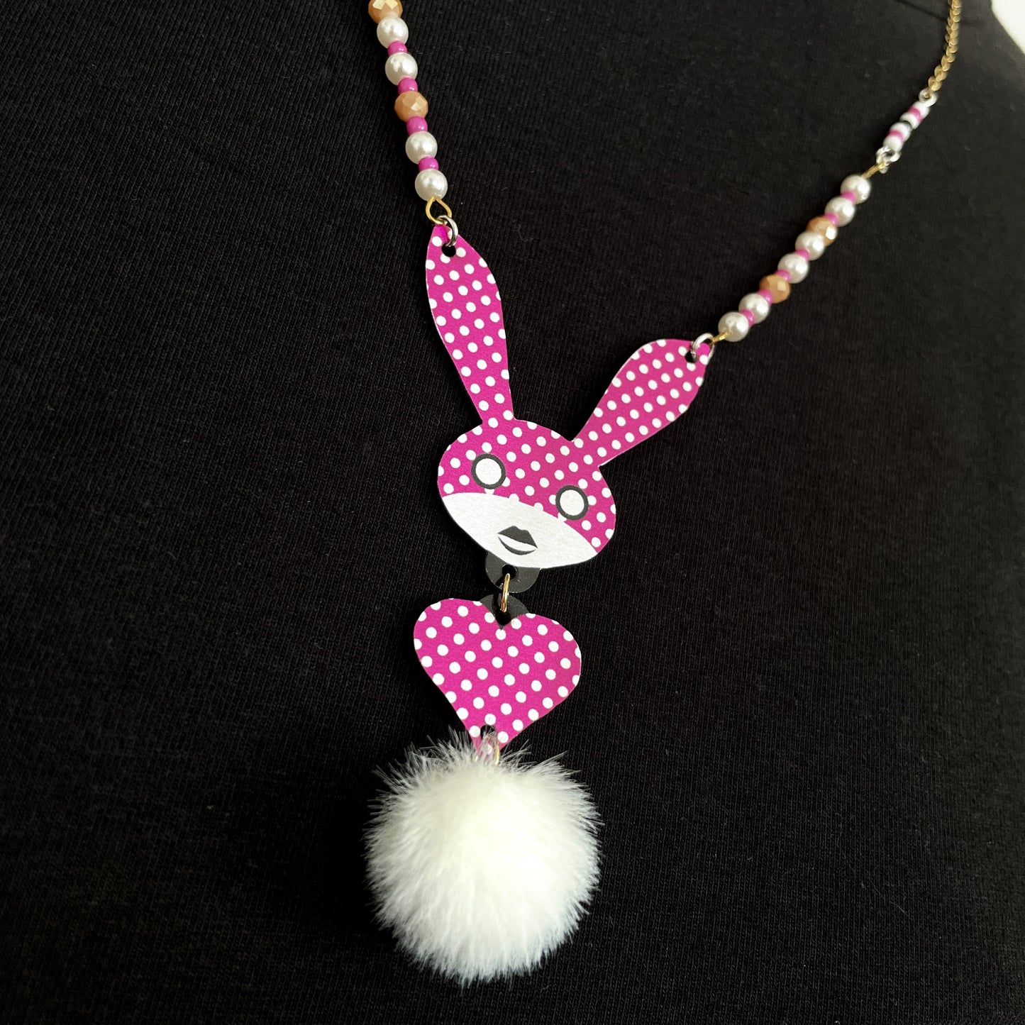 Collier Bunny rose à pois blancs